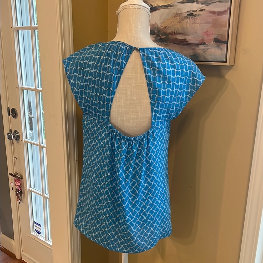 ๐๏ธ Banana Republic Blue Cap Sleeve Blouse Relaxed Fit, Size 6 - Picture 3 of 6